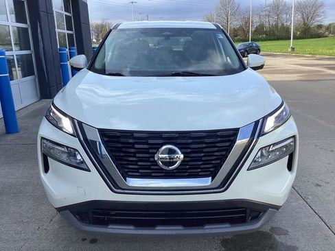 Used 2021 Nissan Rogue SV image 3