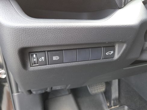 Used 2019 Toyota RAV4 XLE Premium FWD image 25