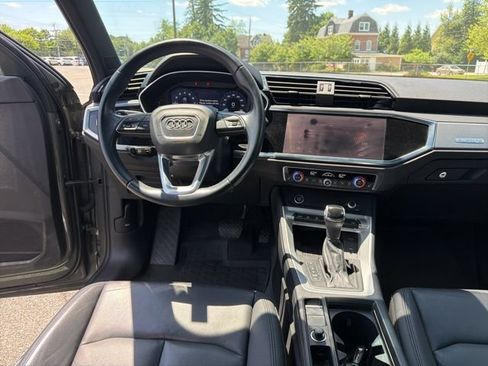 Used 2021 Audi Q3 2.0T Premium Plus w/ Premium Plus Package AWD/4WD image 17