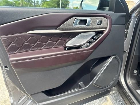 Used 2025 Ford Explorer Platinum w/ LUX Leather Package AWD/4WD image 16