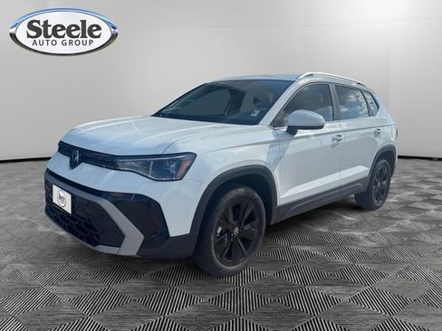 New 2026 Volkswagen Taos SE FWD image 1