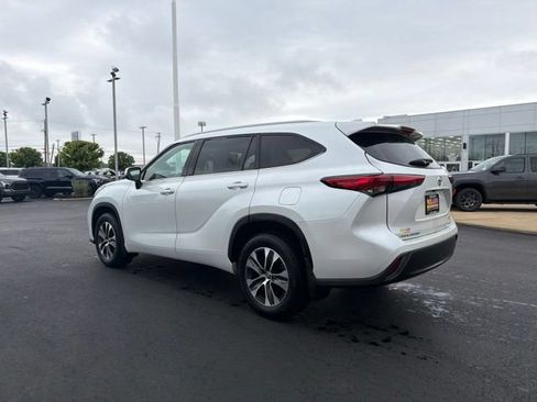 Used 2022 Toyota Highlander XLE AWD/4WD image 5