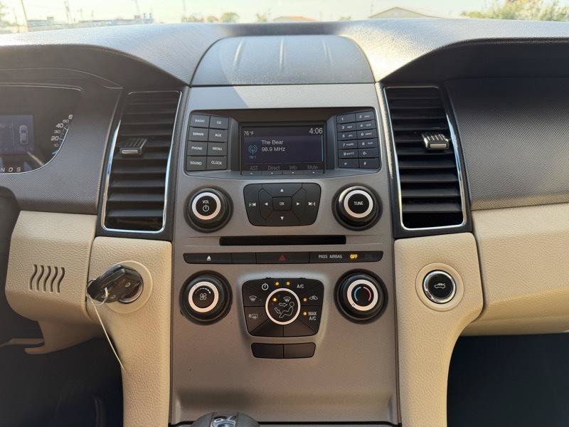 Used 2017 Ford Taurus SE FWD image 17