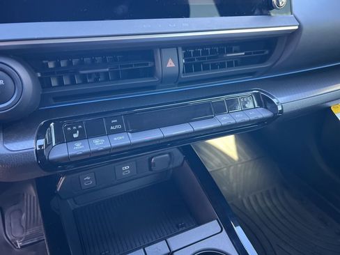 Used 2025 Toyota Prius AWD image 20