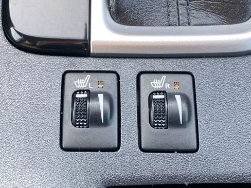Used 2019 Toyota Highlander LE AWD/4WD image 23