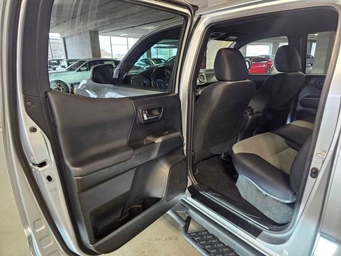 Used 2022 Toyota Tacoma TRD Sport w/ Technology Package image 27