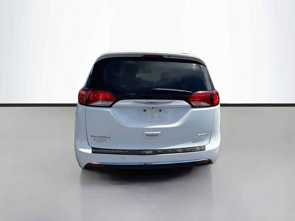 Used 2018 Chrysler Pacifica Limited w/ Tire & Wheel Group FWD image 6