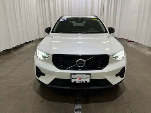 Used 2024 Volvo XC40 B5 Core AWD/4WD image 9