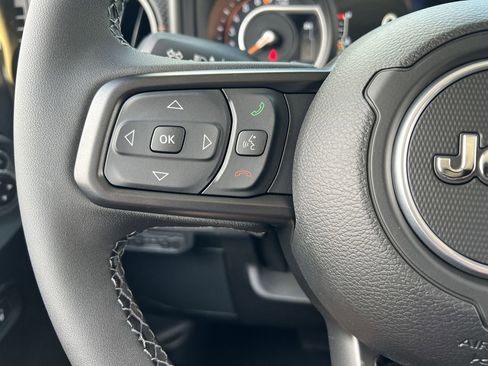 New 2025 Jeep Gladiator Mojave w/ Convenience Group image 12