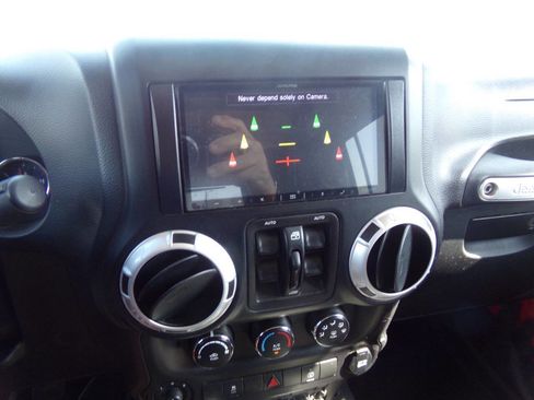 Used 2014 Jeep Wrangler Unlimited Sahara w/ Connectivity Group AWD/4WD image 66