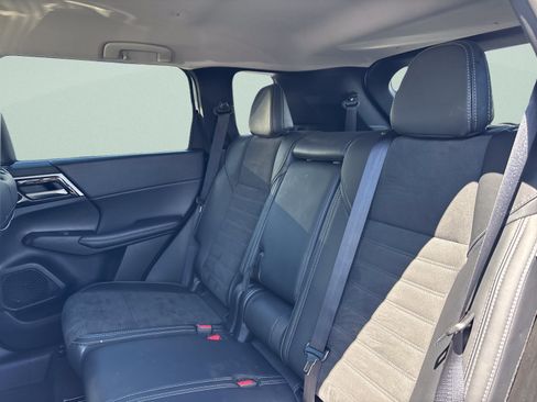 Used 2024 Mitsubishi Outlander SE AWD/4WD image 19