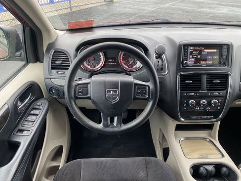 Used 2014 Dodge Grand Caravan SXT image 21