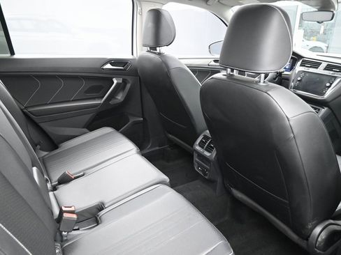 Used 2023 Volkswagen Tiguan SE w/ Panoramic Sunroof Package image 34