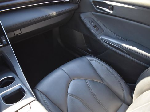 Used 2021 Toyota Avalon XLE image 18