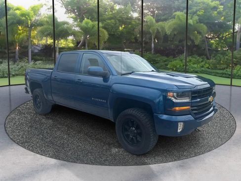 Used 2018 Chevrolet Silverado 1500 LT w/ All Star Edition AWD/4WD image 3