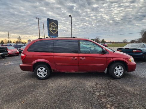Used 2007 Dodge Grand Caravan SXT image 3