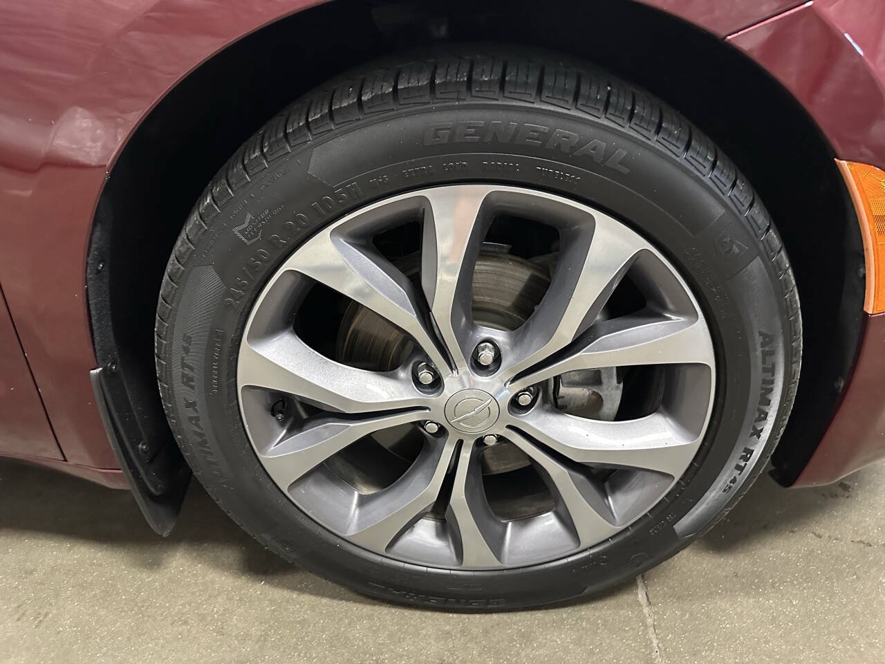 Used 2018 Chrysler Pacifica Limited w/ Tire & Wheel Group FWD image 25