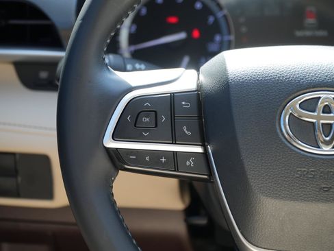 Used 2022 Toyota Highlander XLE FWD image 24