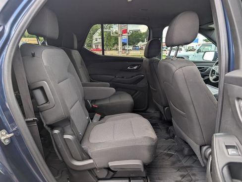 Used 2023 Chevrolet Traverse LT FWD image 17