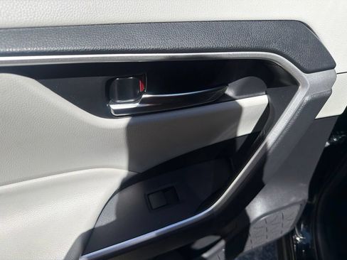 Used 2020 Toyota RAV4 XLE w/ Convenience Package AWD/4WD image 19