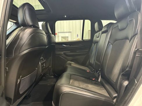 Used 2023 Jeep Grand Cherokee Altitude AWD/4WD image 28