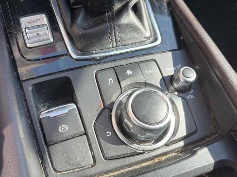 Used 2018 MAZDA MAZDA3 Touring image 12