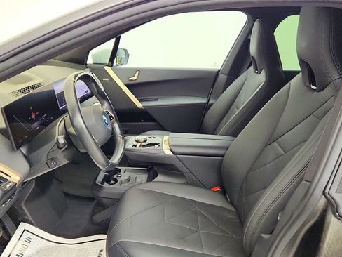 Used 2024 BMW iX xDrive50 w/ Sport Package AWD/4WD image 17