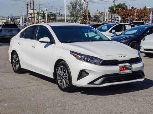 Used 2023 Kia Forte LXS image 3