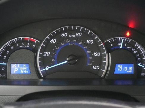 Used 2014 Toyota Camry XLE image 15