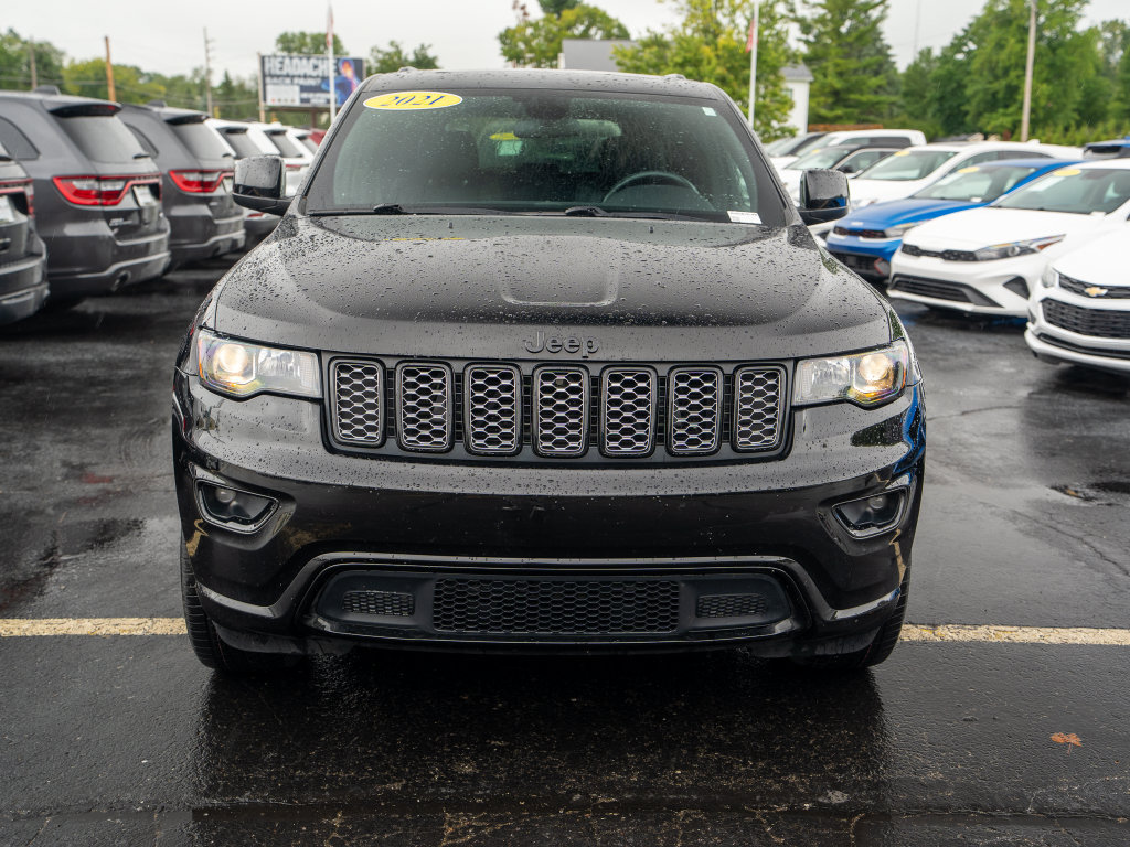 Used 2021 Jeep Grand Cherokee Laredo X AWD/4WD image 3