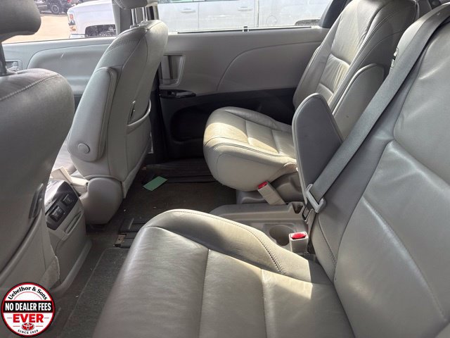 Used 2018 Toyota Sienna XLE w/ XLE Navigation Package FWD image 5