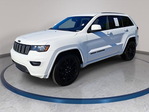 Used 2020 Jeep Grand Cherokee Altitude RWD image 1