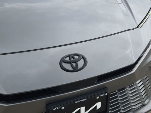 Used 2025 Toyota Camry XSE FWD image 10