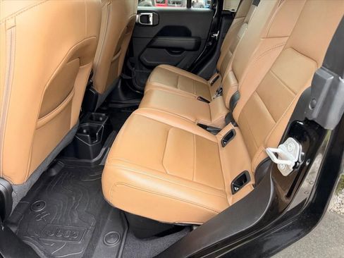 Used 2021 Jeep Gladiator Overland w/ Popular Equipment Package AWD/4WD image 37