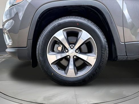 Used 2019 Jeep Cherokee Limited AWD/4WD image 34