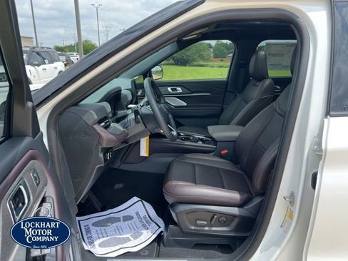 New 2026 Ford Explorer Platinum RWD image 9