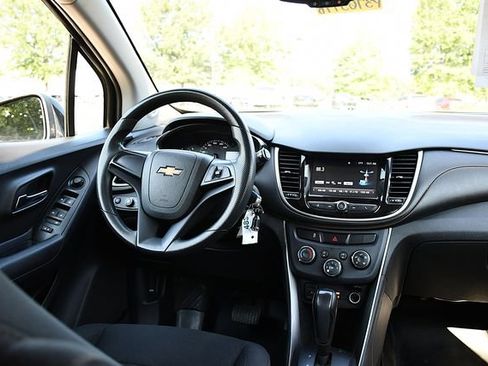 Used 2017 Chevrolet Trax LS FWD image 19