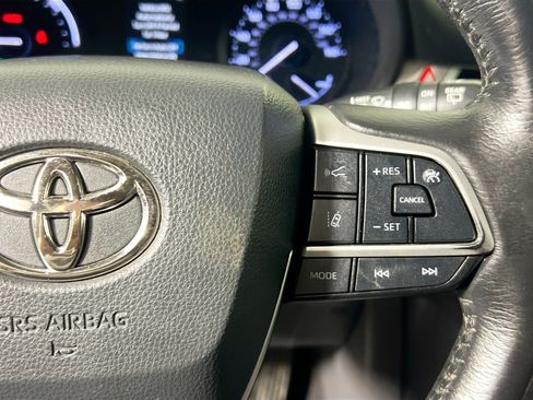 Used 2022 Toyota Sienna XLE FWD image 19