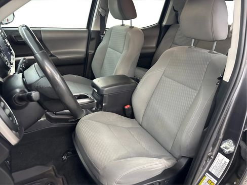 Used 2022 Toyota Tacoma SR5 AWD/4WD image 13