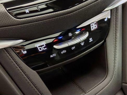 Certified 2024 Cadillac XT6 Luxury AWD/4WD image 17