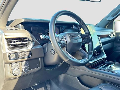 Used 2025 GMC Yukon Denali image 9