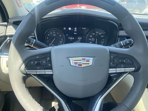 Used 2023 Cadillac XT6 Premium Luxury w/ Technology Package AWD/4WD image 11