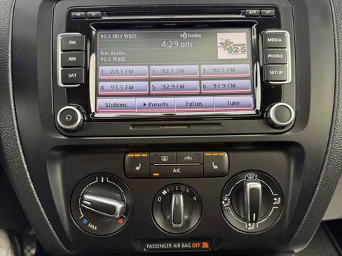 Used 2013 Volkswagen Jetta SE image 24