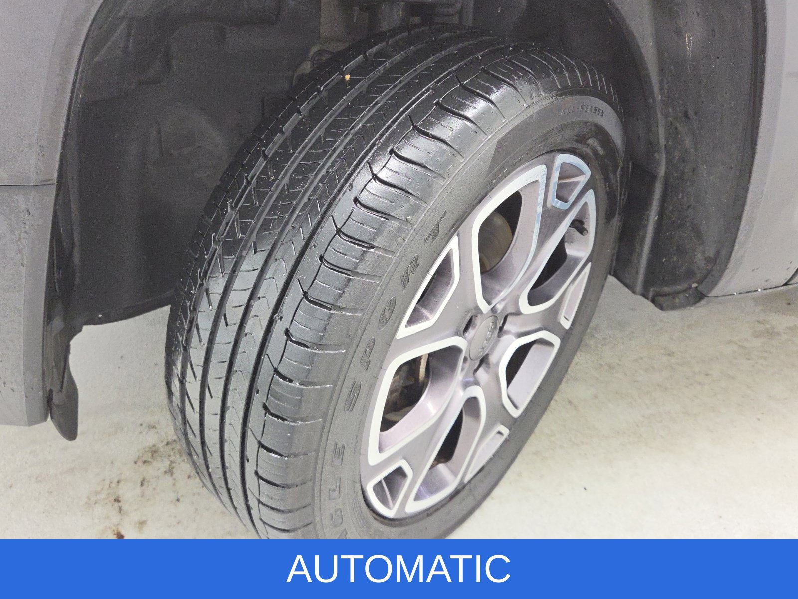 Certified 2018 Jeep Renegade Limited w/ UConnect 8.4 Nav Group AWD/4WD image 13