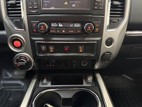 Used 2018 Nissan Titan SV w/ SV Convenience Package AWD/4WD image 21