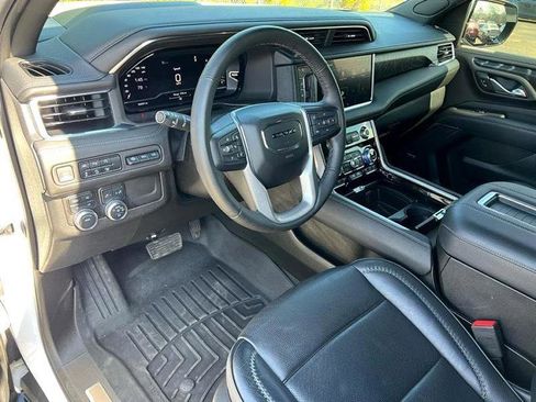Used 2023 GMC Yukon XL Denali image 13