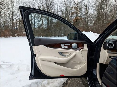 Used 2018 Mercedes-Benz E 300 E300 4MATIC w/ Premium 2 Package image 10