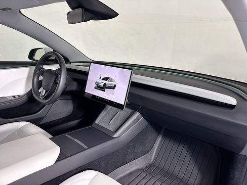 Used 2025 Tesla Model 3 Long Range image 26