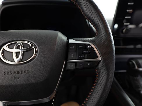 Used 2022 Toyota Sienna XSE AWD/4WD image 32