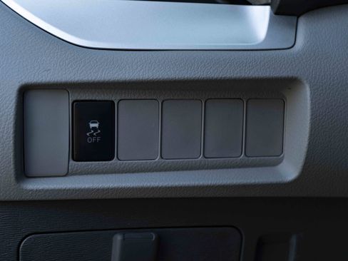Used 2019 Toyota Sienna L FWD image 36